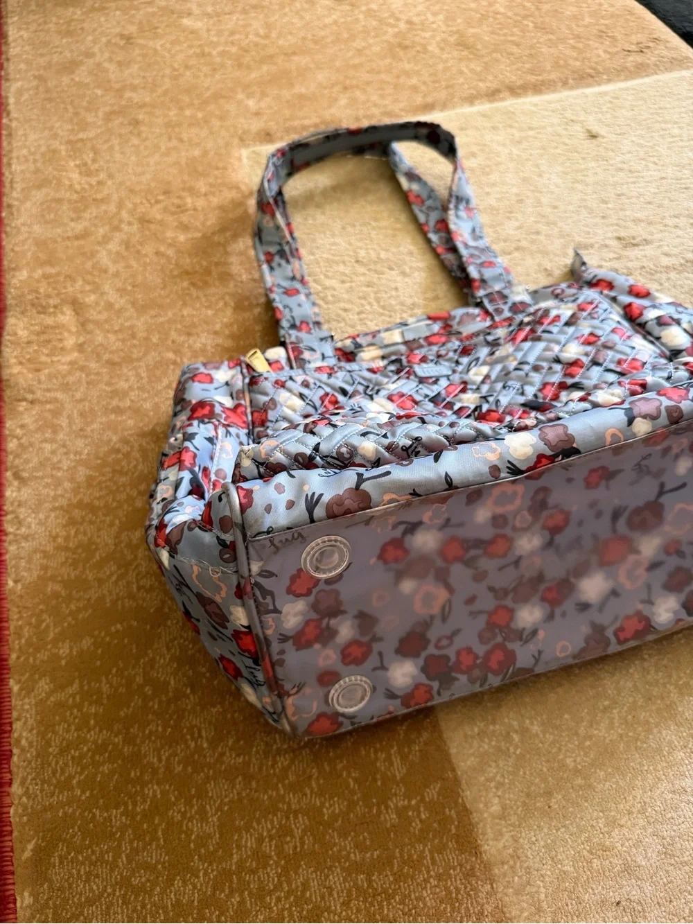 lug tote pale